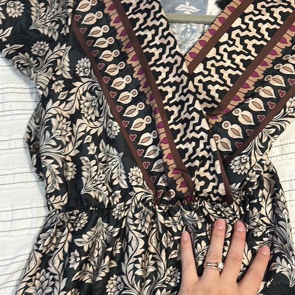 Black white floral maxi dress v neck with belt bought in France - Picture 5 of 8